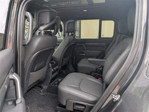 2025 Land Rover Defender P400 X-Dynamic SE