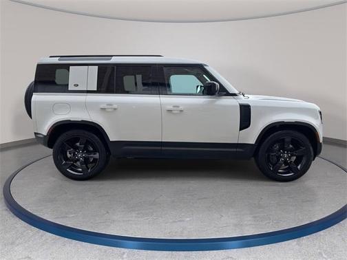 2023 Land Rover Defender 110 SE