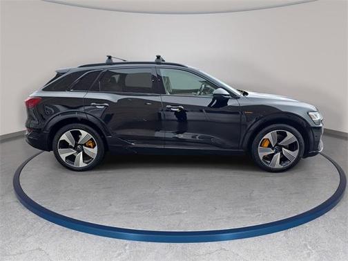 2023 Audi e-tron Premium Plus
