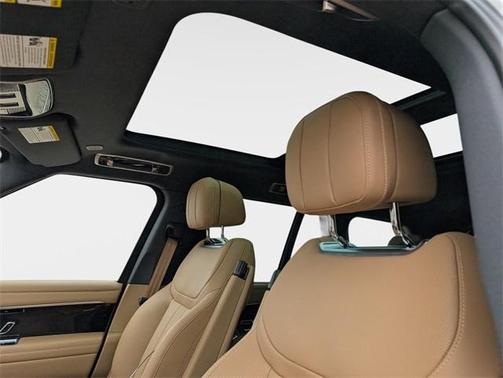 2025 Land Rover Range Rover P530 SE