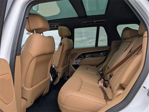 2025 Land Rover Range Rover P530 SE