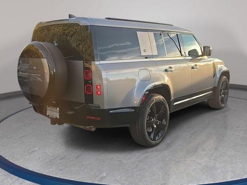 2024 Land Rover Defender P400 X-Dynamic SE