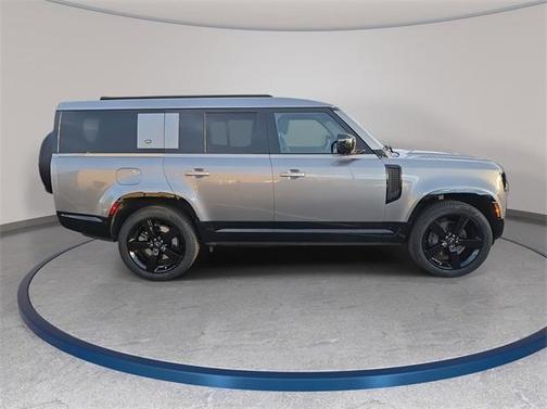 2024 Land Rover Defender P400 X-Dynamic SE