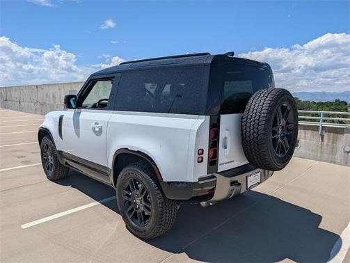 2025 Land Rover Defender P400 X-Dynamic SE