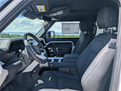 2025 Land Rover Defender P400 X-Dynamic SE