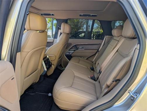 2025 Land Rover Range Rover P400 SE