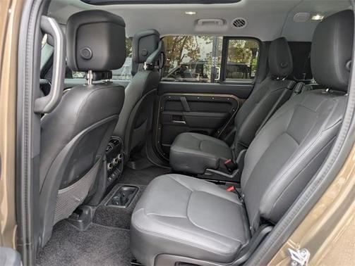 2025 Land Rover Defender P400 X-Dynamic SE