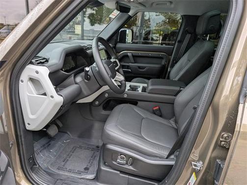 2025 Land Rover Defender P400 X-Dynamic SE