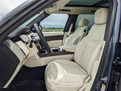 2025 Land Rover Range Rover P400 SE