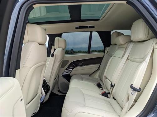 2025 Land Rover Range Rover P400 SE