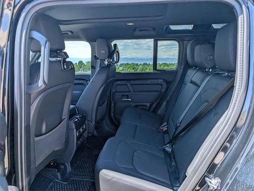 2025 Land Rover Defender P400 X-Dynamic SE