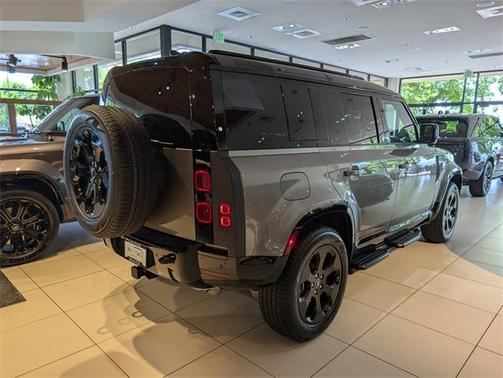 2025 Land Rover Defender P400 X-Dynamic SE