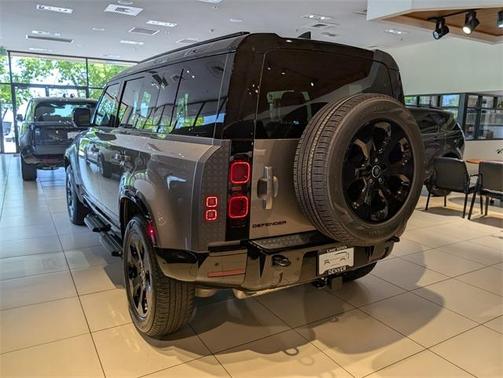 2025 Land Rover Defender P400 X-Dynamic SE