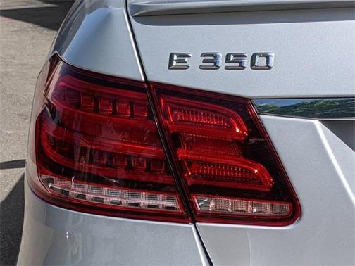 Photo 5 of 31 of 2016 Mercedes-Benz E-Class E 350 4MATIC