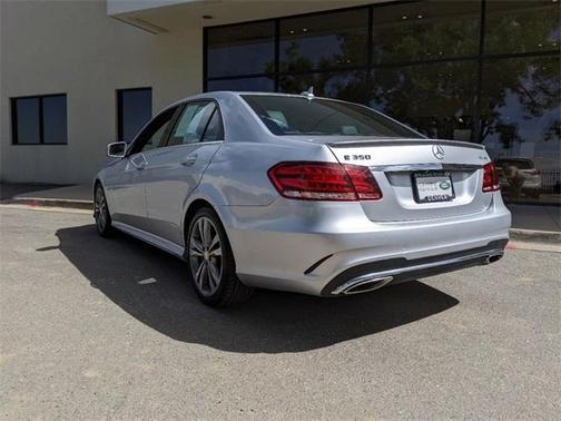 Photo 4 of 31 of 2016 Mercedes-Benz E-Class E 350 4MATIC