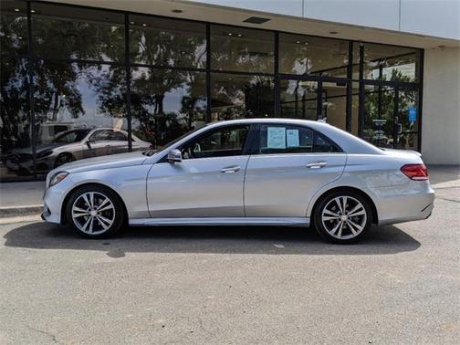 Photo 3 of 31 of 2016 Mercedes-Benz E-Class E 350 4MATIC