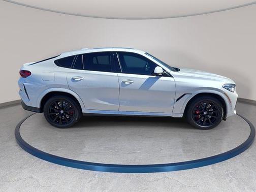 Mineral White Metallic 2022 BMW X6 M50i