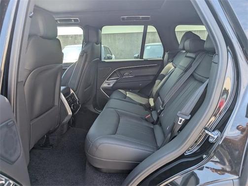 2025 Land Rover Range Rover P400 SE