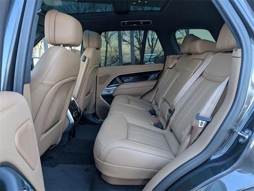 2025 Land Rover Range Rover P530 SE