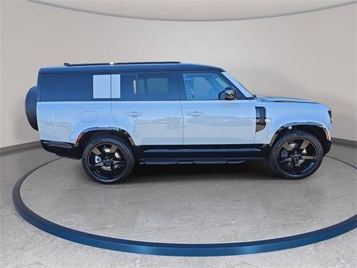 2026 Land Rover Defender 130 X-Dynamic SE