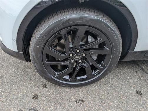 2025 Land Rover Discovery P300 Dynamic SE