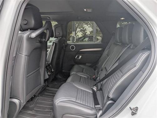 2025 Land Rover Discovery P300 Dynamic SE