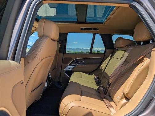 2025 Land Rover Range Rover P400 SE