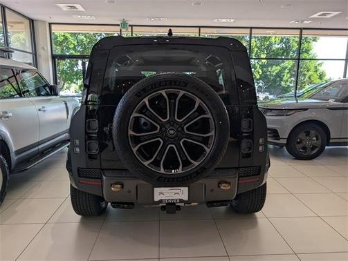 2025 Land Rover Defender V8