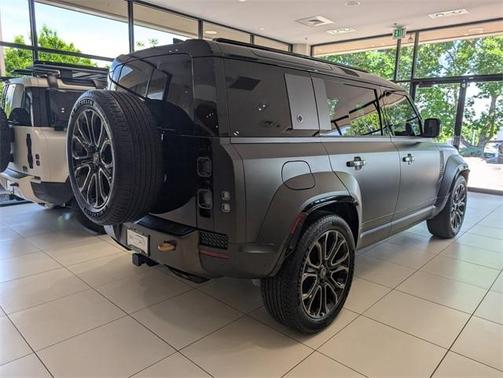 2025 Land Rover Defender V8