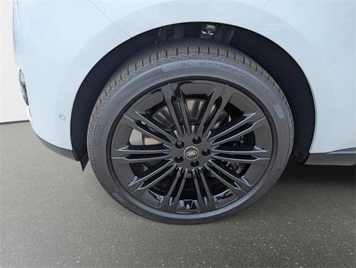 2025 Land Rover Range Rover P530 SE