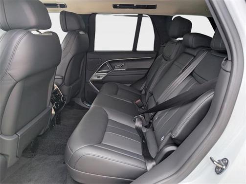 2025 Land Rover Range Rover P530 SE