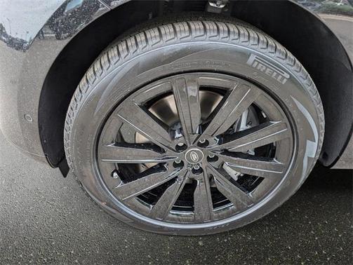 2025 Land Rover Range Rover P530 SE