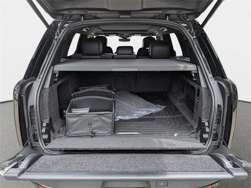 2025 Land Rover Range Rover P530 SE