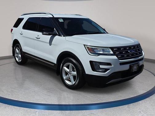 Oxford White 2017 Ford Explorer XLT