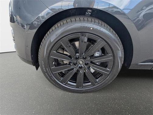 2025 Land Rover Range Rover P400 SE