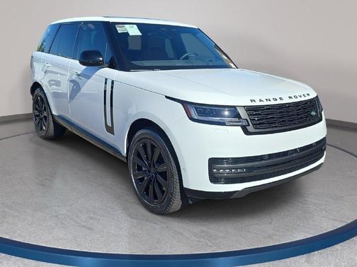 Fuji White 2026 Land Rover Range Rover P550e SE