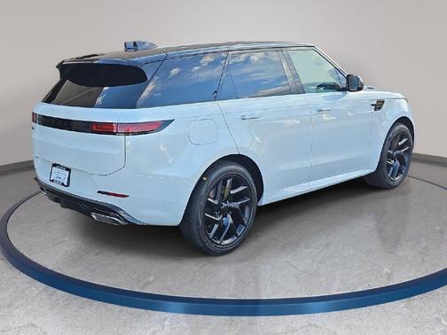 Ostuni Pearl White 2027 Land Rover Range Rover Sport