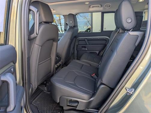 2025 Land Rover Defender P400