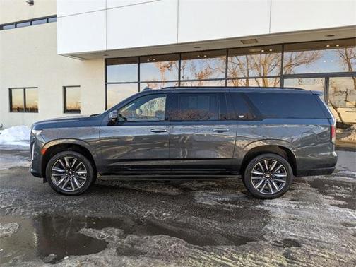 Photo 3 of 33 of 2021 Cadillac Escalade ESV Sport