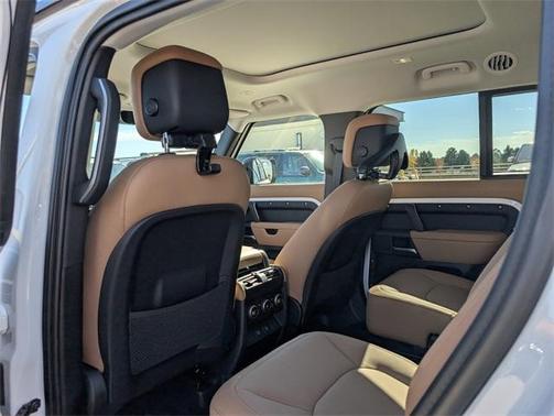 2025 Land Rover Defender P400 X-Dynamic SE