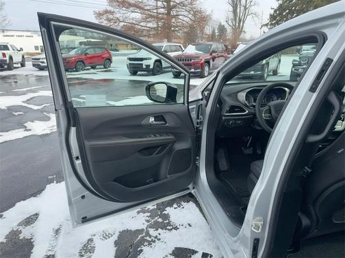 2026 Chrysler Voyager LX