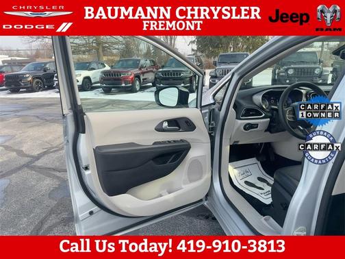 2024 Chrysler Pacifica Touring-L