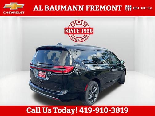 Diamond Black 2026 Chrysler Pacifica Limited