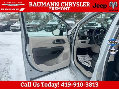 2024 Chrysler Pacifica Touring-L