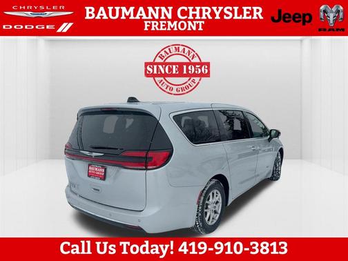 2024 Chrysler Pacifica Touring-L