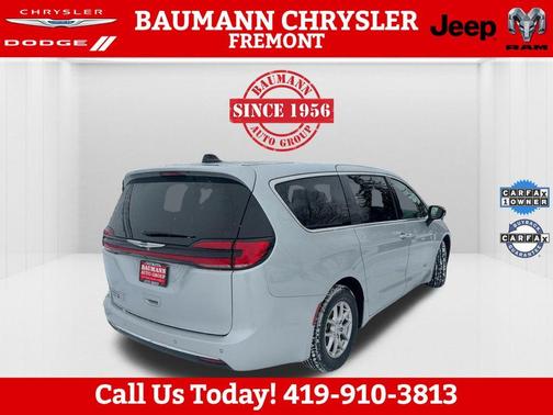 2024 Chrysler Pacifica Touring-L