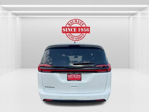 Bright White Clearcoat 2026 Chrysler Pacifica Select