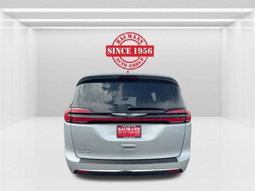 2023 Chrysler Pacifica Touring-L