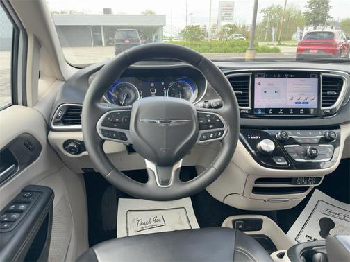 2023 Chrysler Pacifica Touring-L