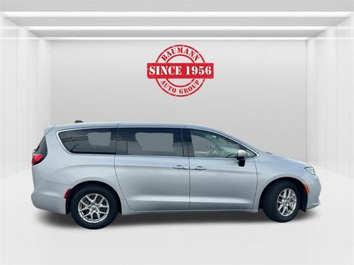 2023 Chrysler Pacifica Touring-L